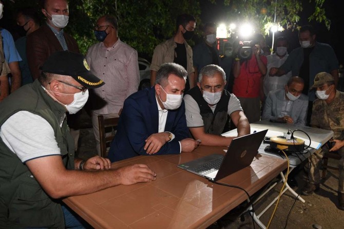 Pozantı'daki orman yangınını söndürme çalışmaları sürüyor