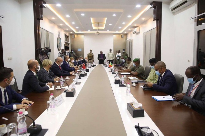 Turkey’s Foreign Minister Mevlüt Çavuşoğlu visits Mali