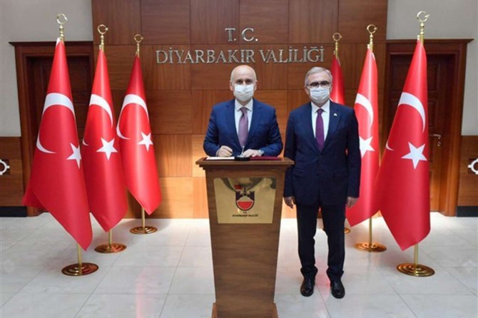 Ulaştırma ve Altyapı Bakanı Karaismailoğlu Diyarbakır’da