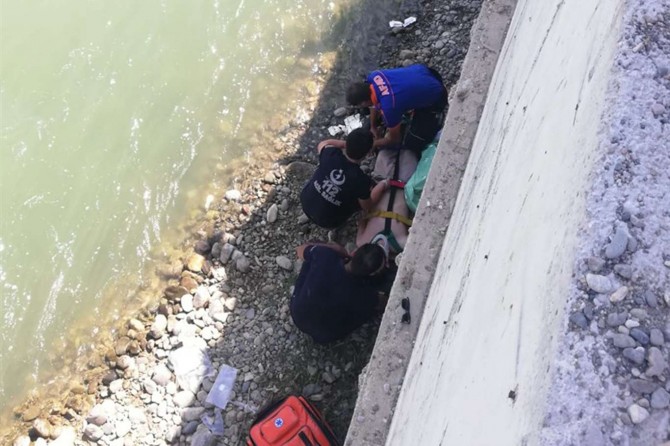 İstinat duvarından Batman Çayına düşen düşen adam kurtarıldı