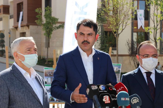 Bakan Kurum, Elâzığ'da 8 bin konutun yıl sonu hak sahiplerine teslim edileceğini söyledi