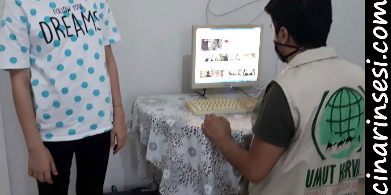Mardin Umut Kervanı, uzaktan eğitimi takip edemeyen öğrenciye bilgisayar hediye etti