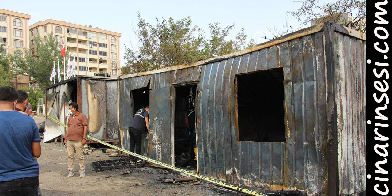 Elâzığ'da okul şantiyesinde çıkan yangında bir ofis ve yatakhane kül oldu