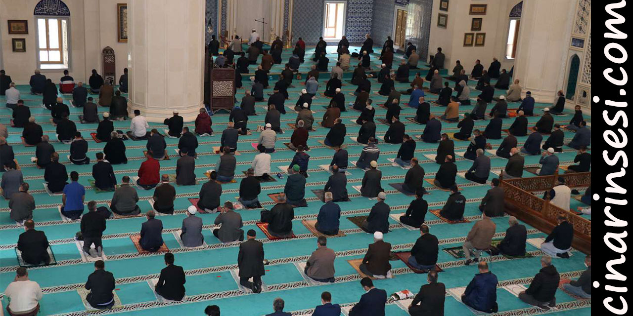 Salgın sürecinde kurallara en fazla camilerde uyuluyor