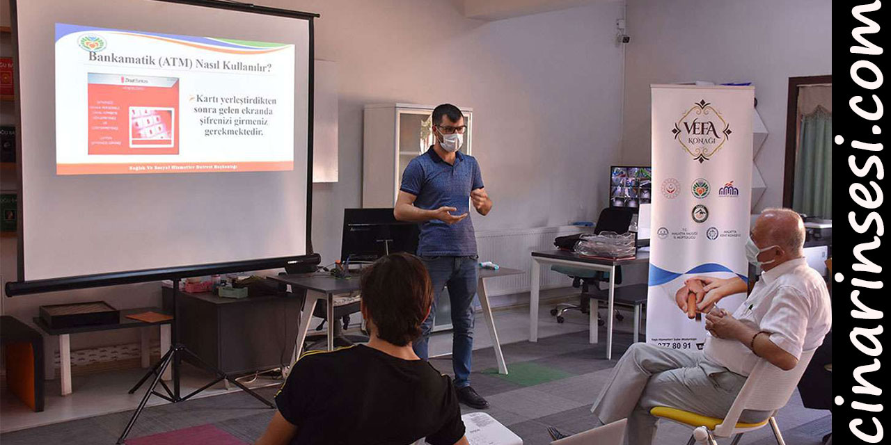 Malatya'da yaşlılara teknoloji eğitimi verildi