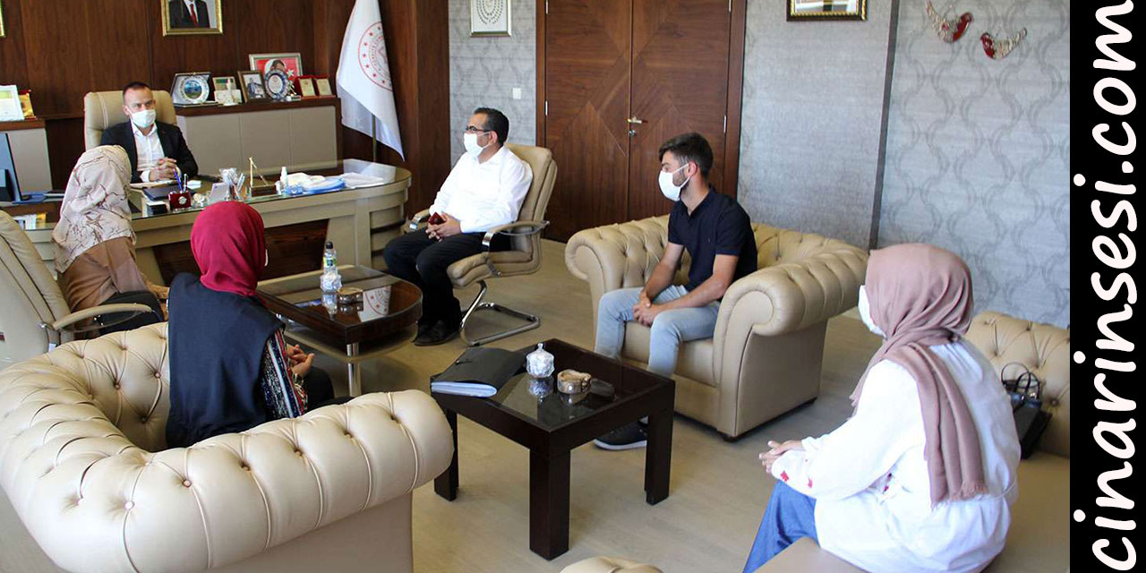 YKS'de başarılı olan öğrencilerden Ağrı İl Milli Eğitim Müdürü Tekin'e ziyaret