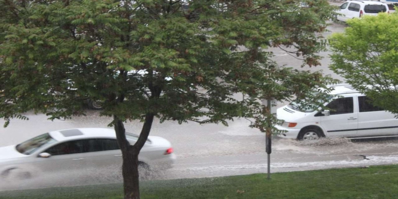 Meteorolojiden Rize çevreleri ile Artvin'in kıyı kesimleri için kuvvetli yağış uyarısı