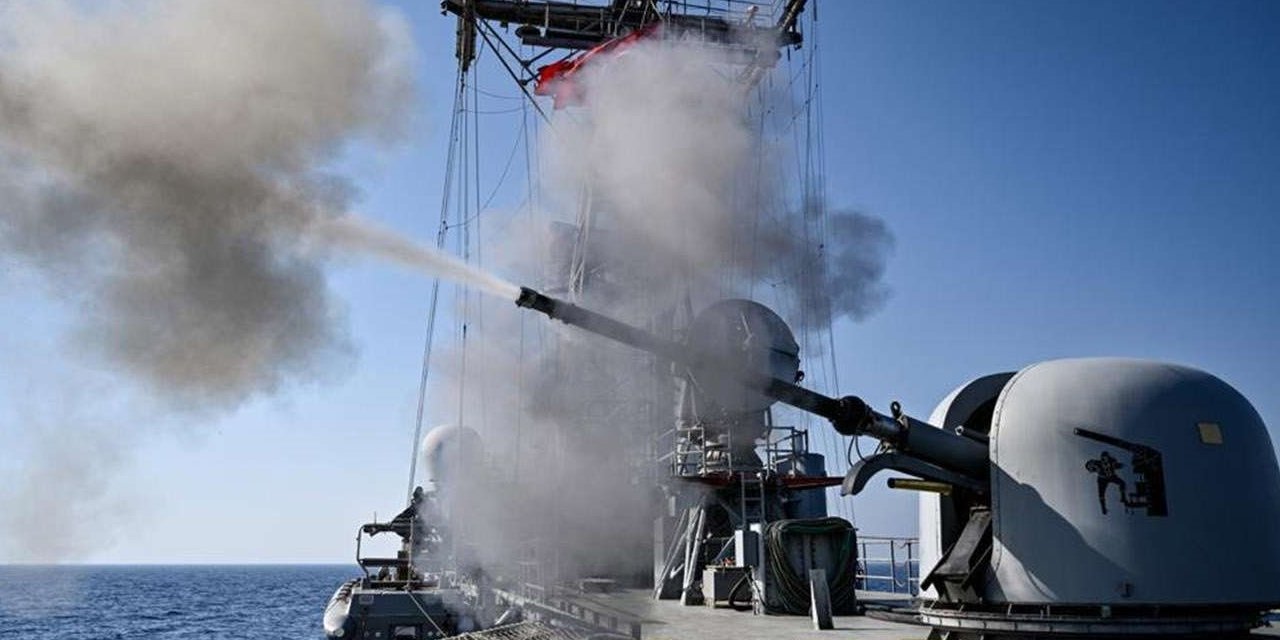 Doğu Akdeniz’de suüstü ve hava savunma atışları tatbikatı yapıldı