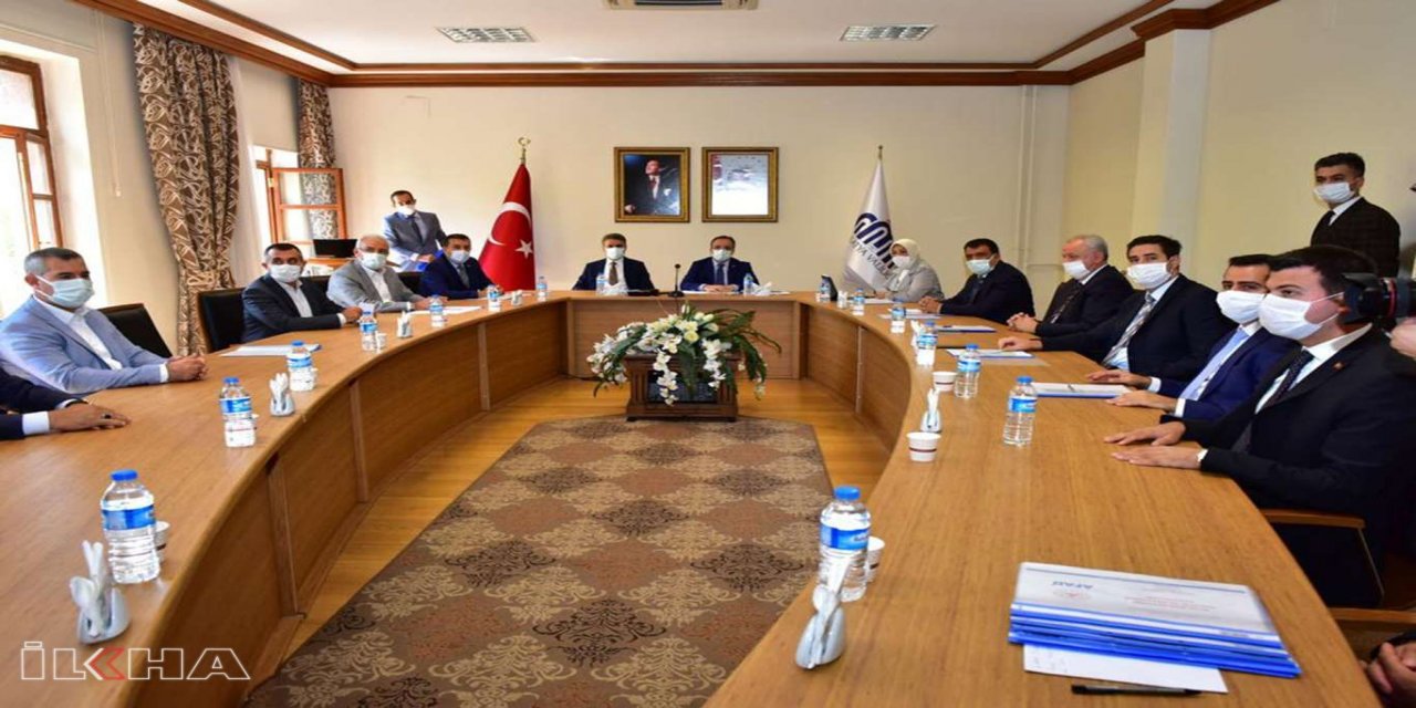 Depremzedeler için kırsalda yapılacak köy evlerinde süreç hızlandırılacak