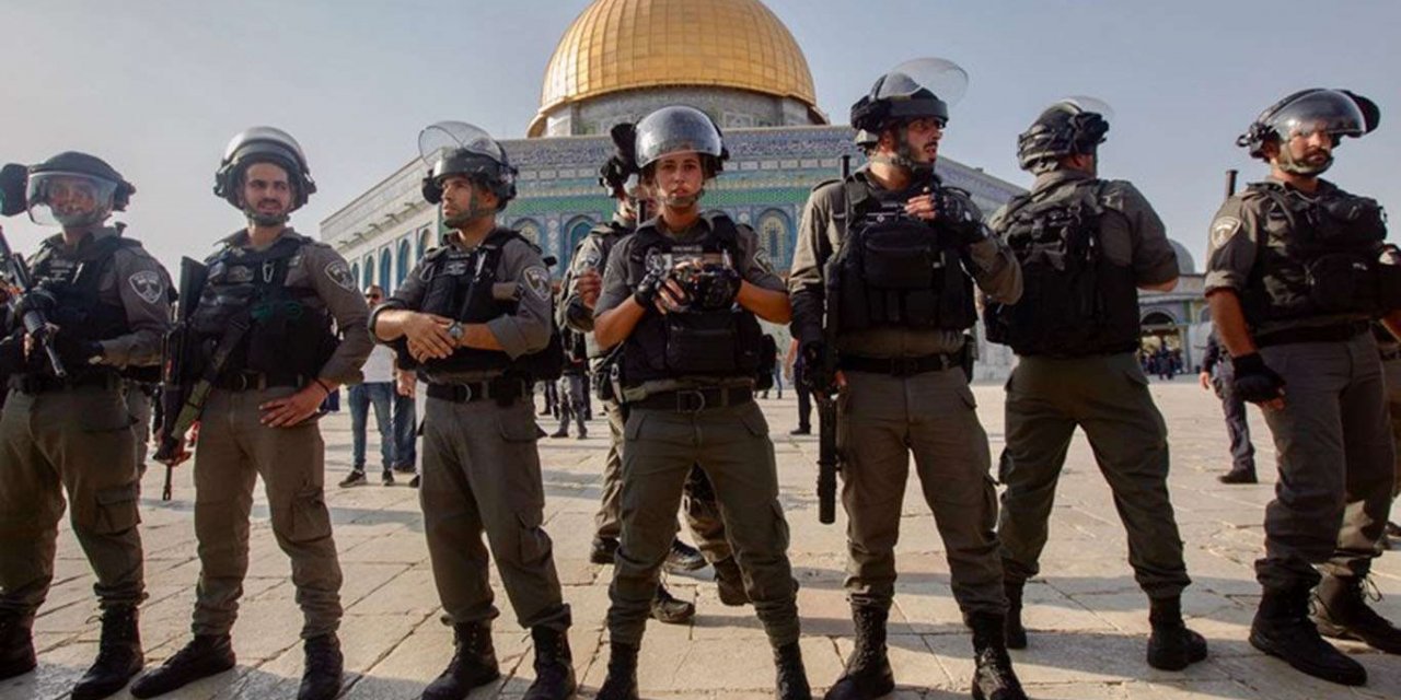 Siyonist işgal rejimi, Kudüslülerin Mescid-i Aksa'da namaz kılmalarını engelledi