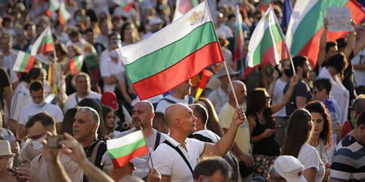 Bulgaristan'da göstericiler Başbakan Borisov hükümetini istifaya çağırdı