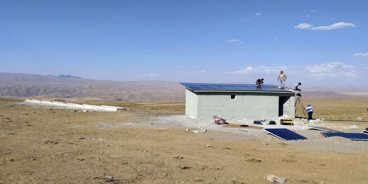 Van’da güneş enerji panelli sıvatların yapımına devam ediliyor