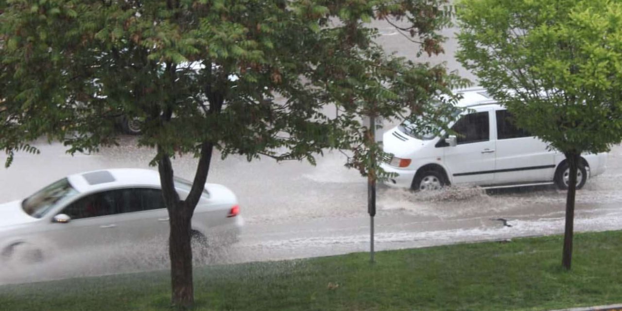 Meteorolojiden sağanak ve kuvvetli rüzgâr uyarısı