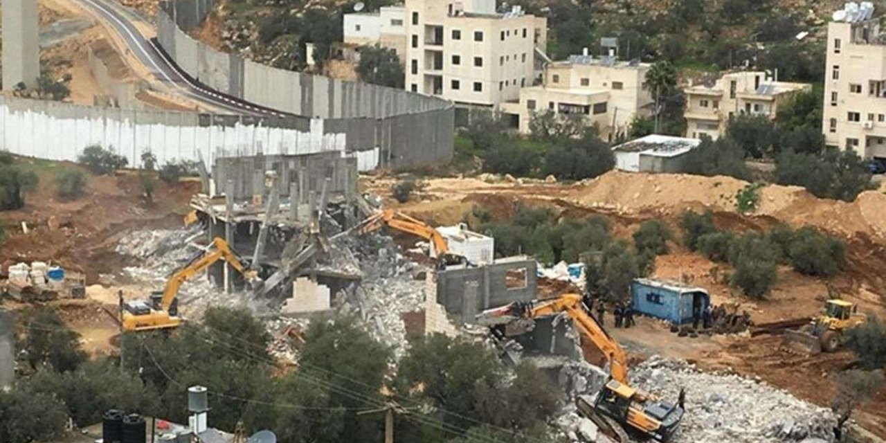 BM, siyonist işgal rejiminin yıktığı evlerin masrafını ev sahiplerinden aldığını açıkladı