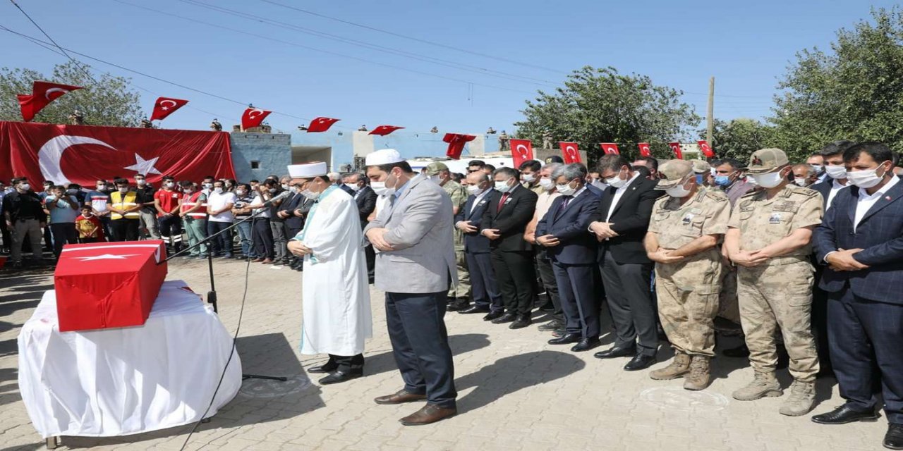Mardinli asker, dualarla defnedildi