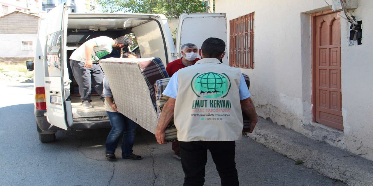 Van Umut Kervanı muhtaç ailelere mobilya yardımında bulundu