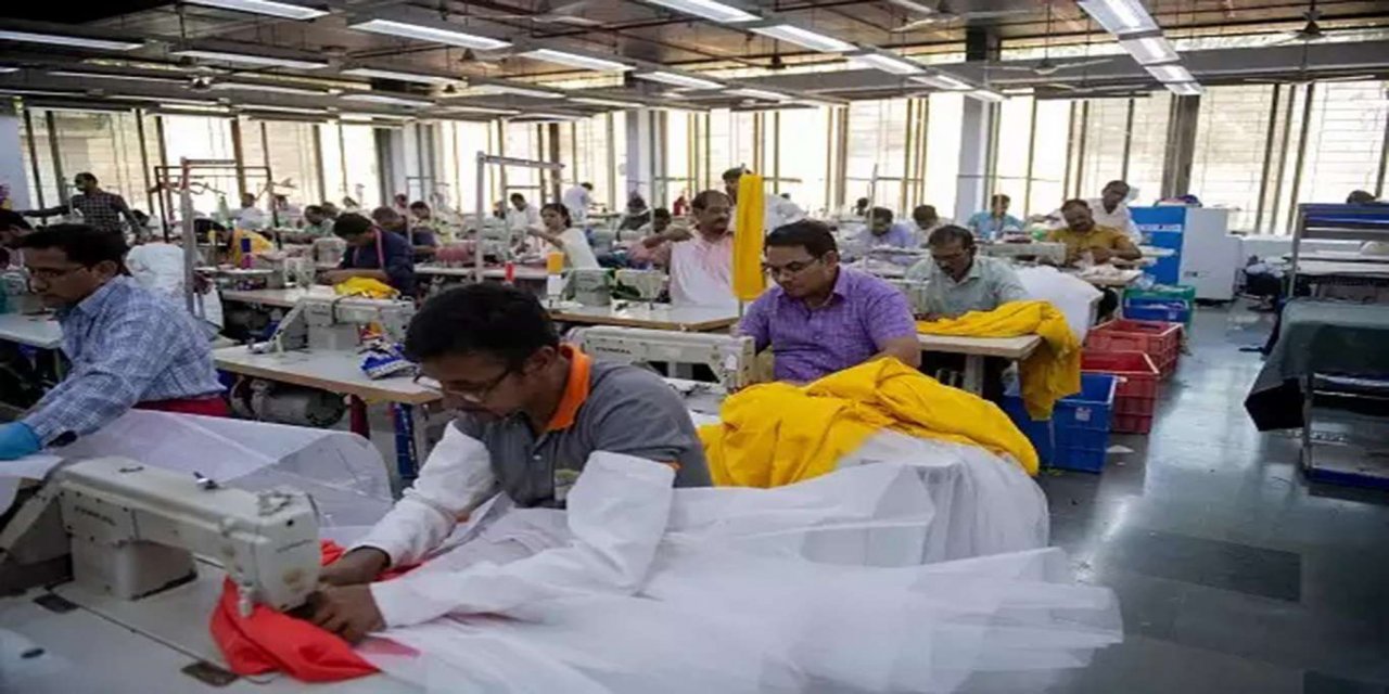 On binlerce Bangladeşli hazır giyim işçisi işini kaybetti
