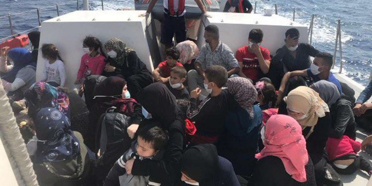 Bir haftada 214 düzensiz göçmen kurtarıldı