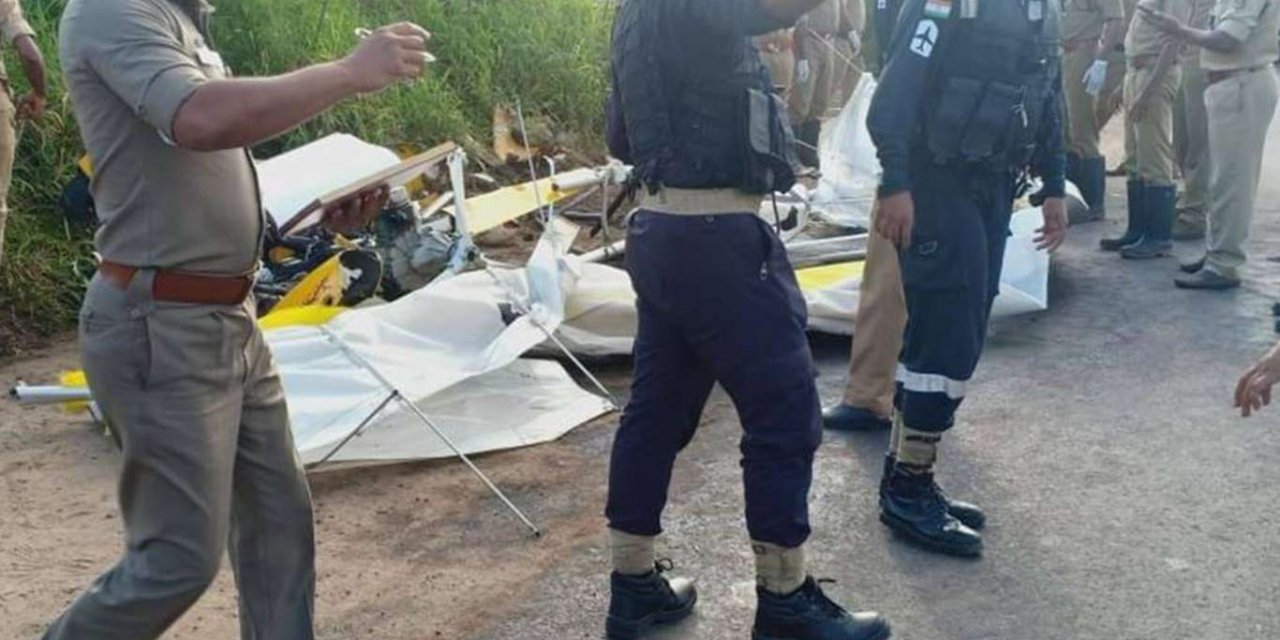Hindistan'da planör düştü: 2 ölü