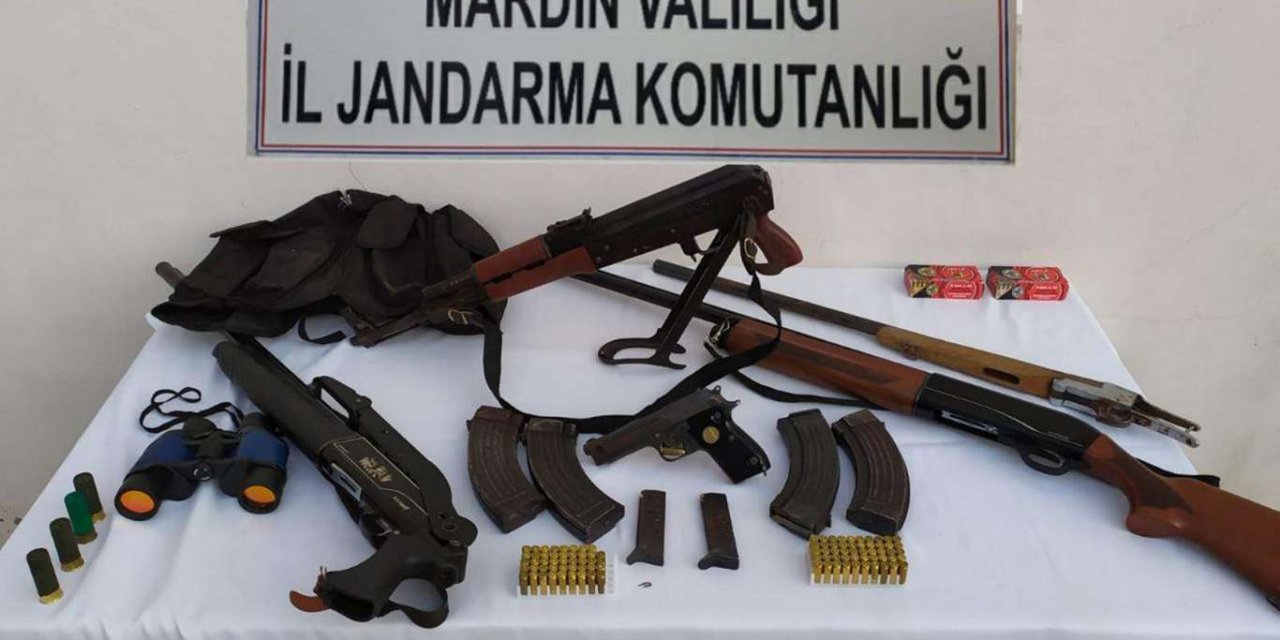 Savur'da kaleşnikof ve tabanca ele geçirildi