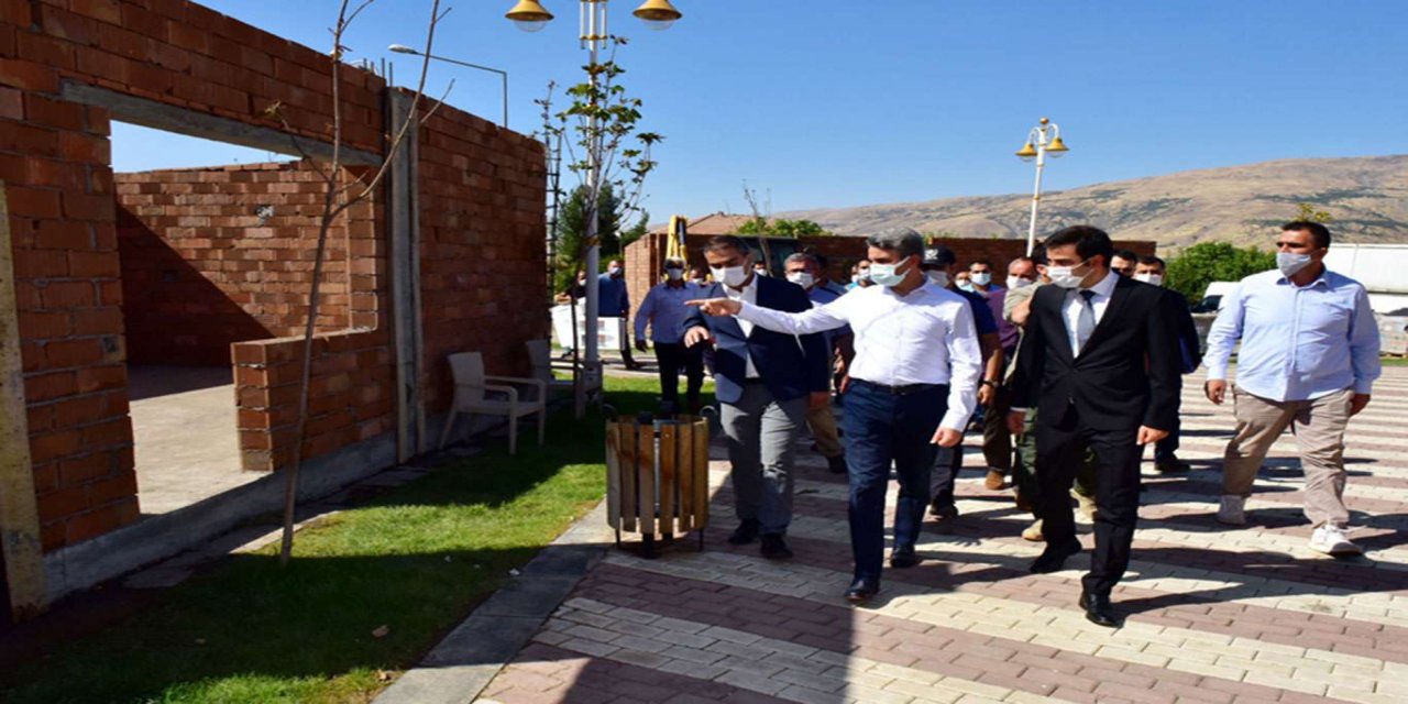 Malatya Valisi Baruş depremzede konutlarını inceledi