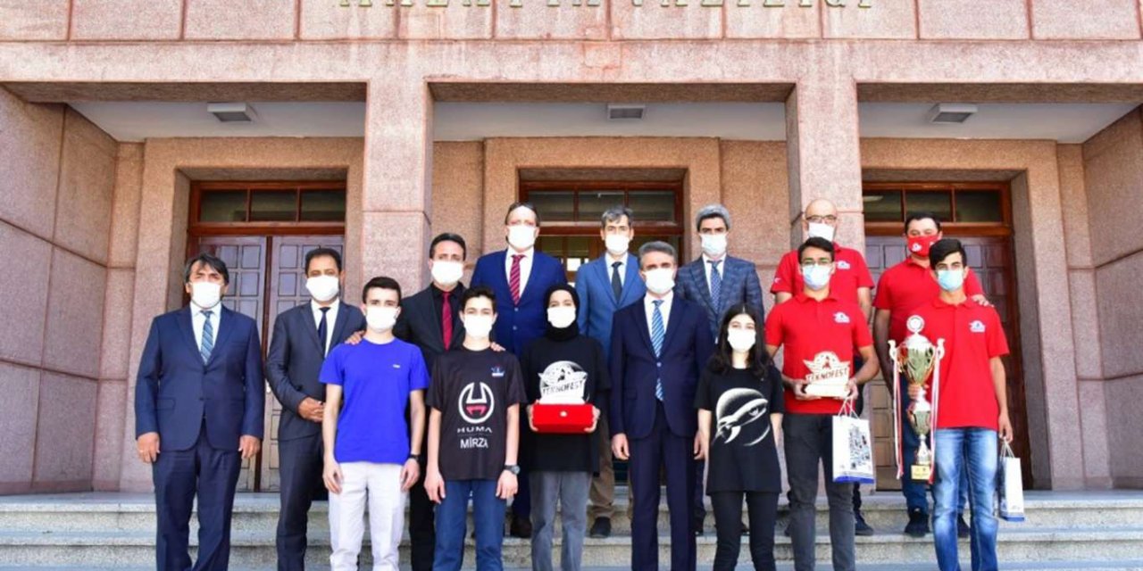 Vali Baruş: “Çalışmayı ve hayal kurmayı kesinlikle bırakmayın”