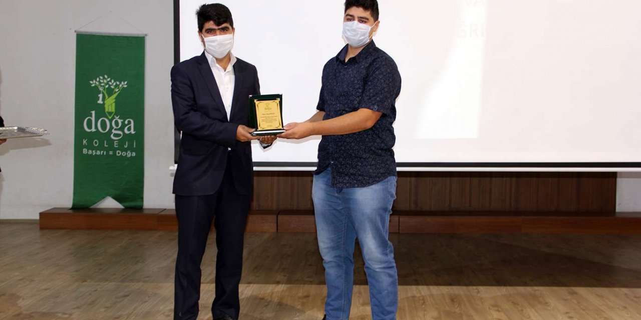 Ağrı'da başarılı öğrenciler ödüllendirildi