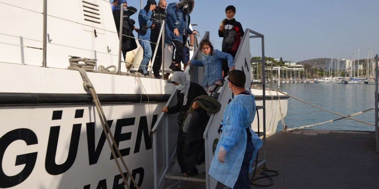 Muğla ve Aydın açıklarında 24 düzensiz göçmen kurtarıldı