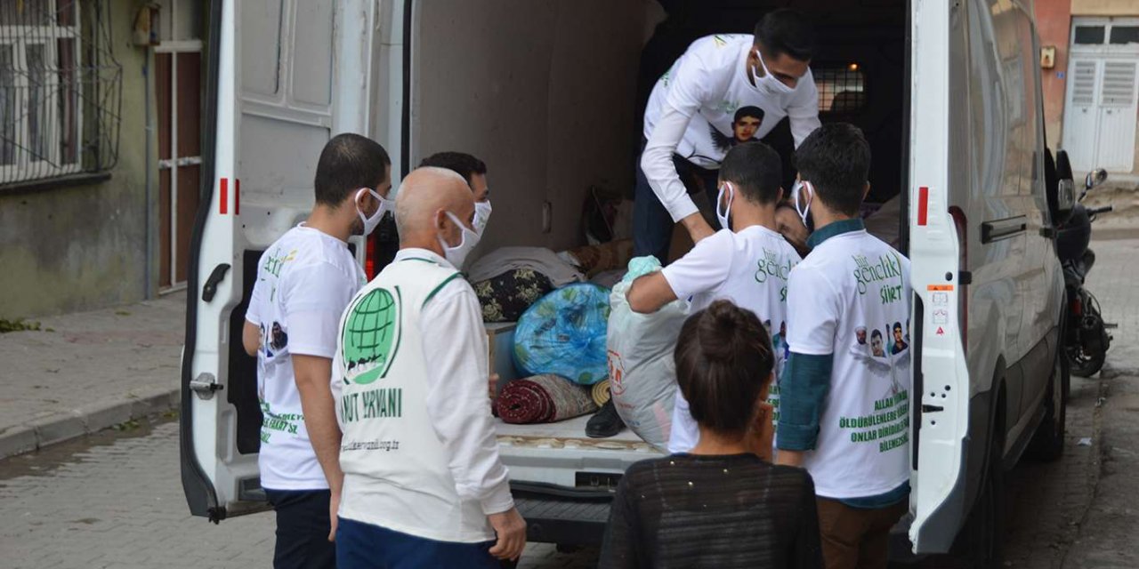 ​Çocuklarıyla dışarda kalan mağdur aileye yardım