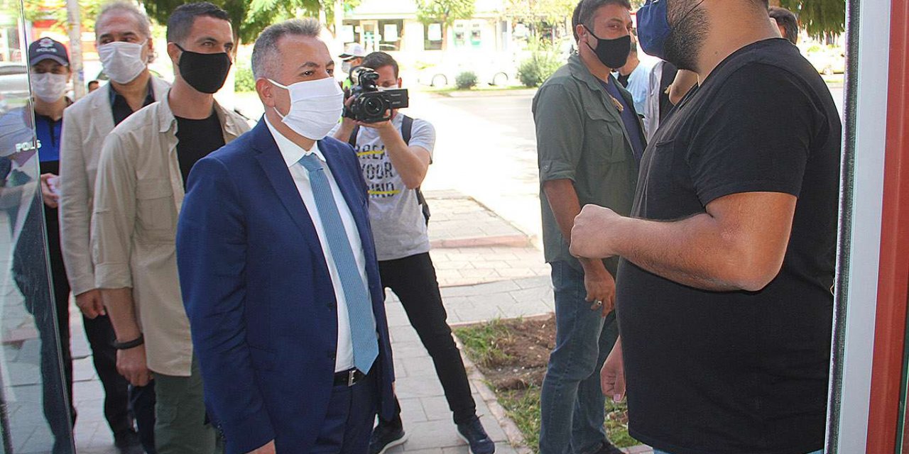 Adana Valisi Elban maske denetimlerine katıldı