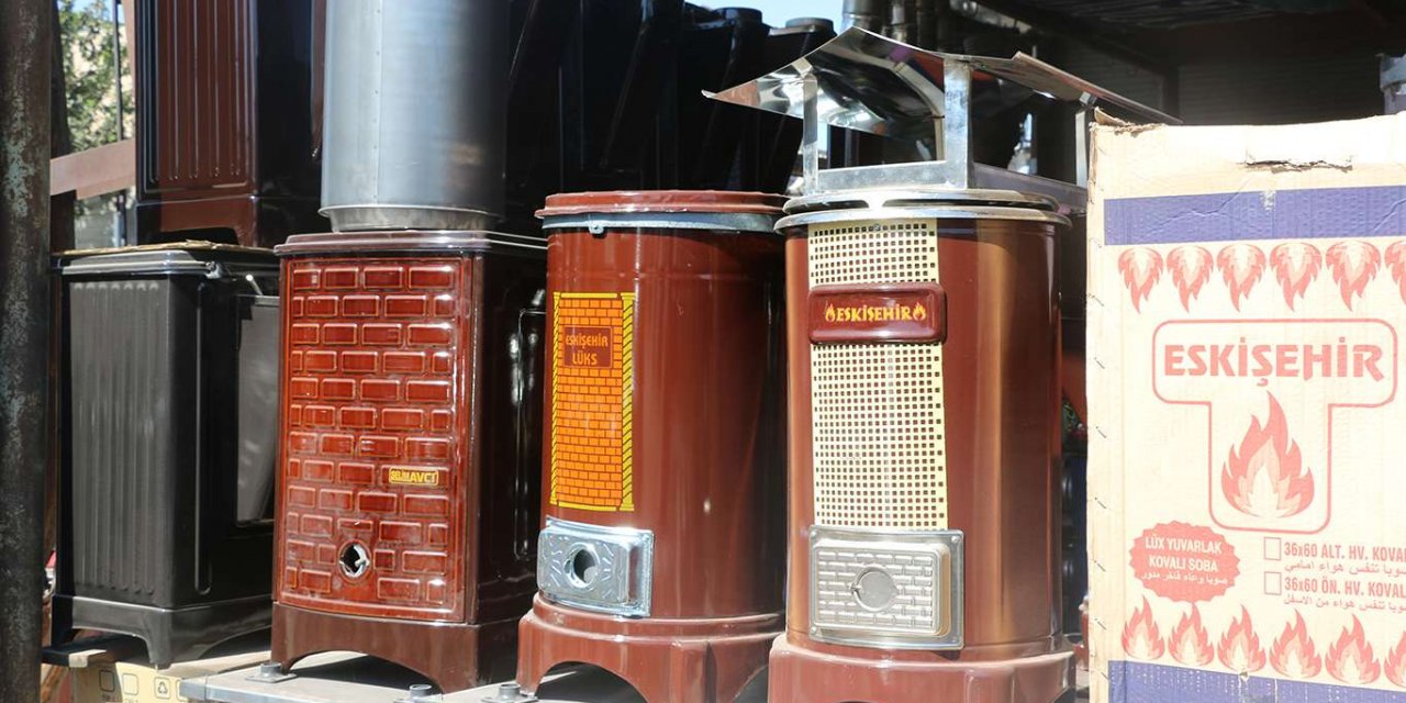 Şanlıurfalı sobacılar mesleklerinin unutulmaya yüz tuttuğunu belirtiyor