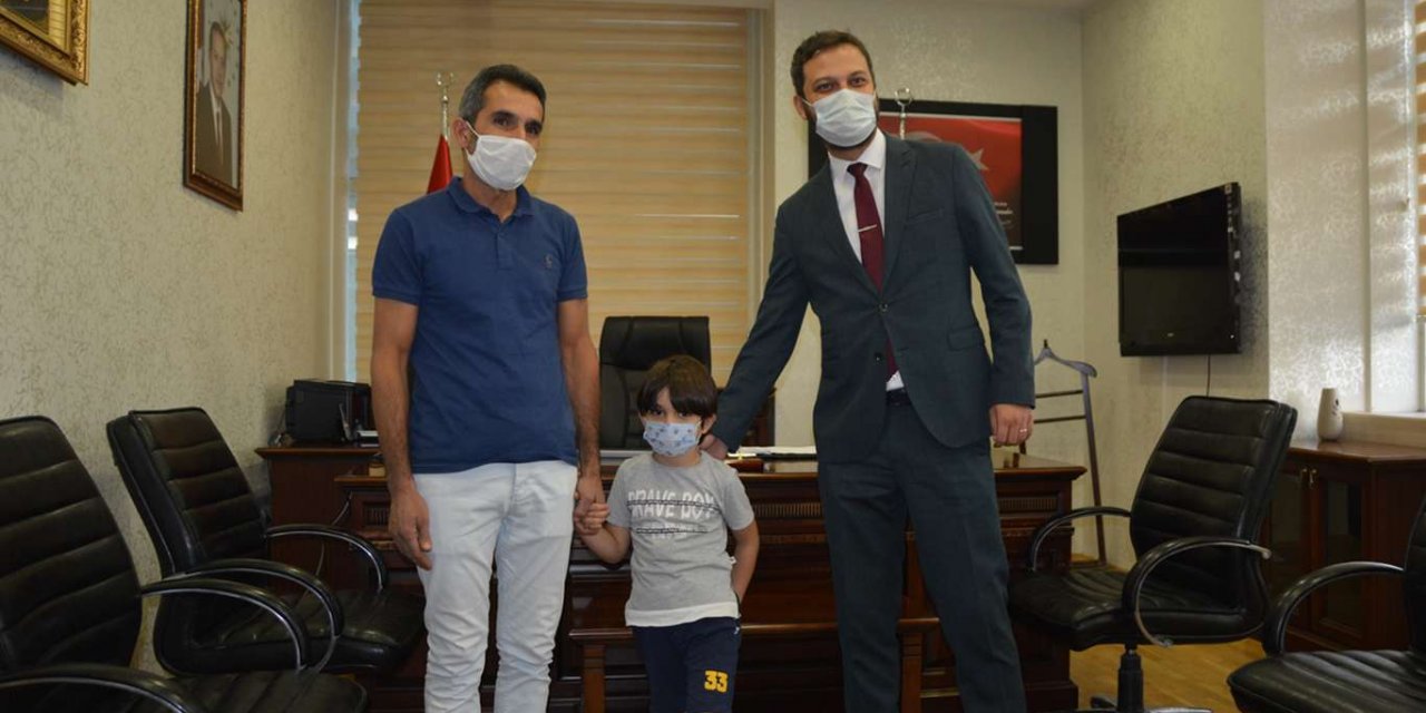 Yürüme zorluğu çeken minik Cihan, iki ayrı ameliyat ile sağlığına kavuşacak