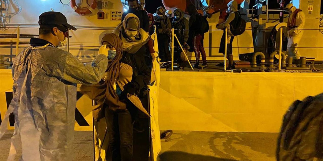 Muğla ve Balıkesir açıklarında 39 düzensiz göçmen kurtarıldı