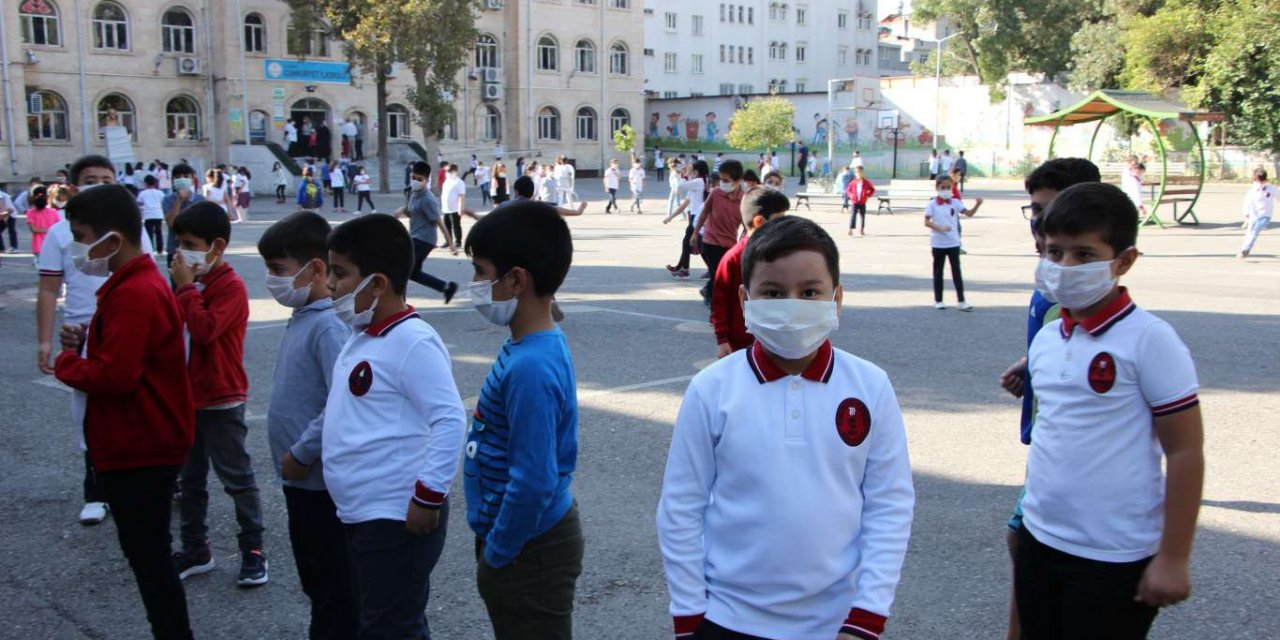 Öğrenciler okula kavuşmanın sevincini tam yaşayamadı