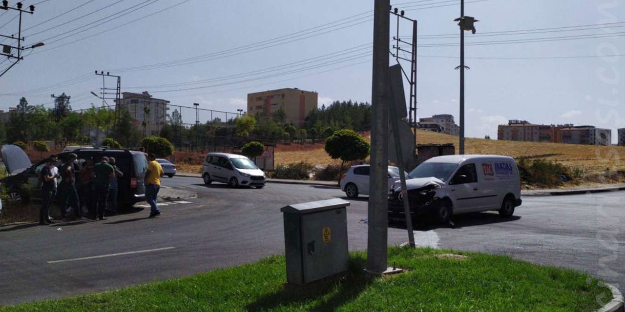 Batman Gültepe Mahallelisi kazaların yaşandığı kavşağa ışık ve yaya geçidi istiyor