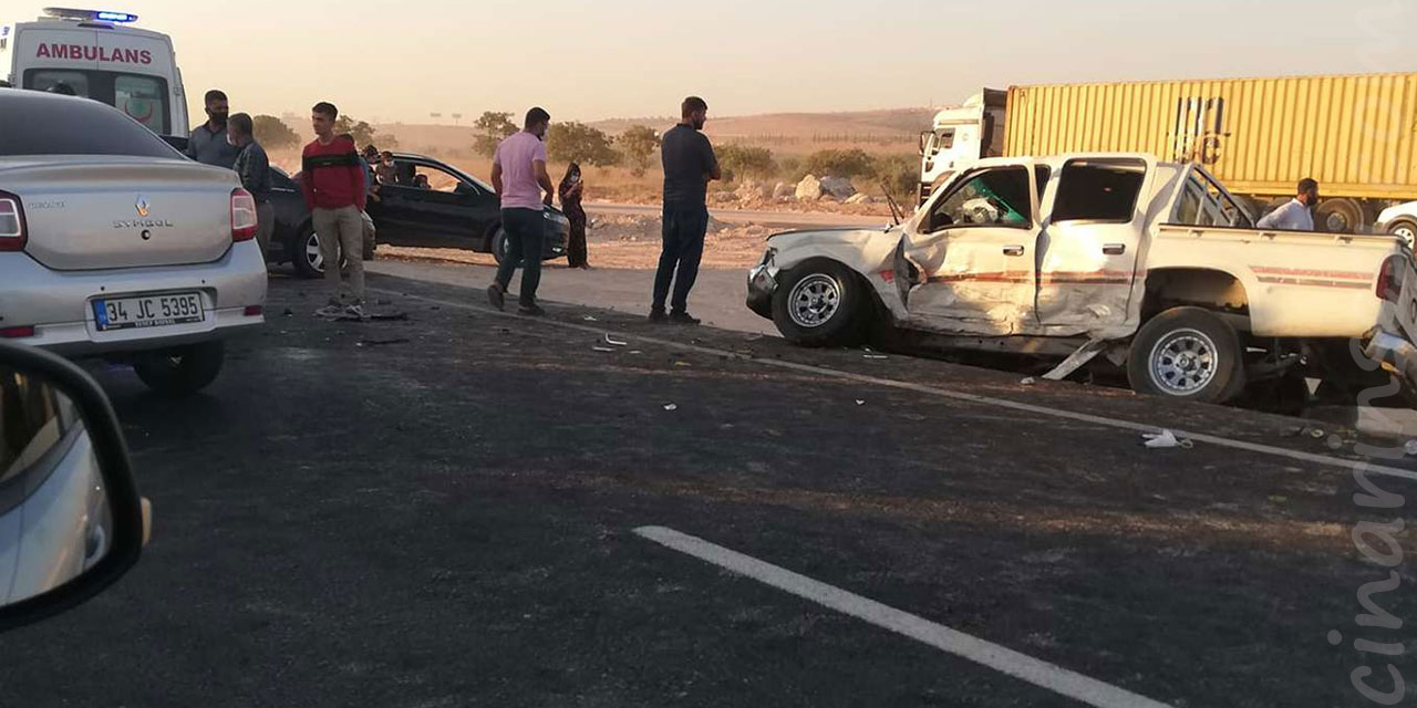 Gaziantep'te otomobil ile kamyonet çarpıştı: Biri çocuk 4 yaralı