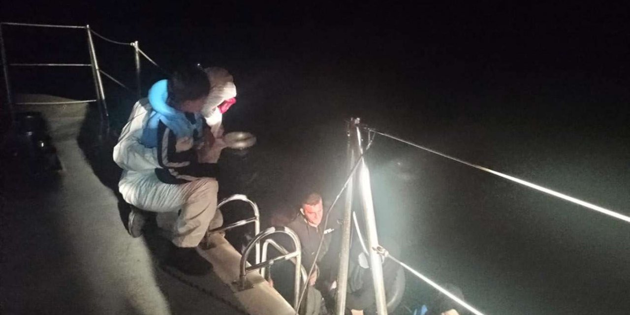 Muğla açıklarında 14 düzensiz göçmen kurtarıldı