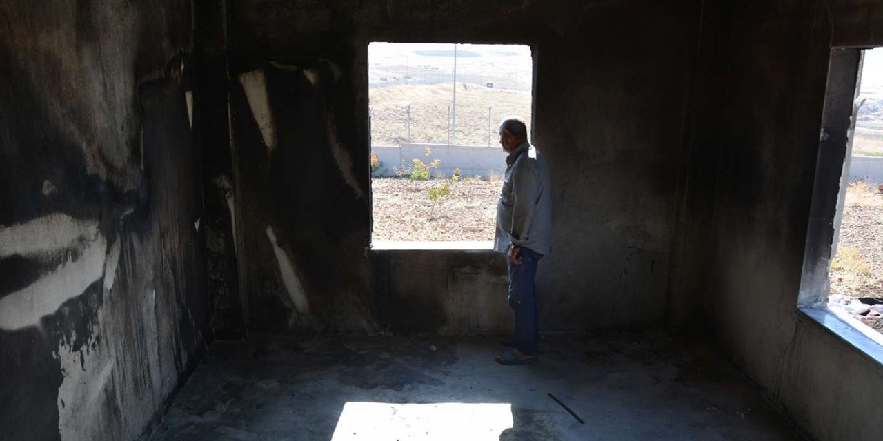 Evi yanan mağdur aile hayırseverlerden yardım bekliyor