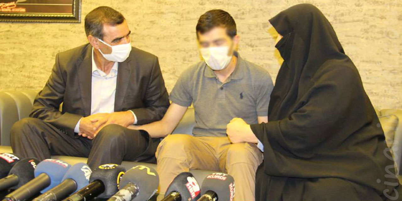 Evlat nöbetindeki bir aile daha evladına kavuştu