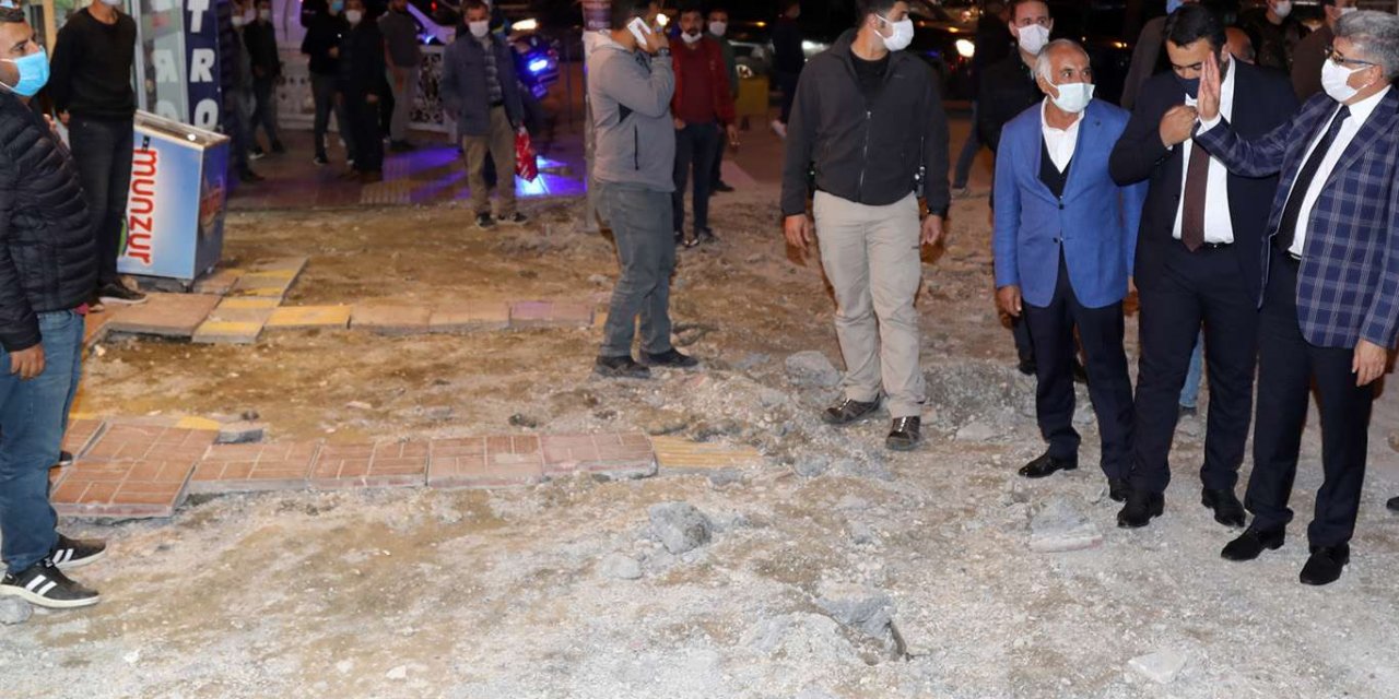 Van Valisi Bilmez gece saatlerinde yol yapım çalışmalarını yerinde inceledi