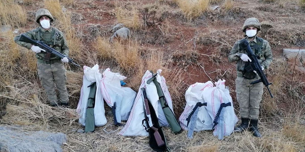 Hudut hatlarında gümrük kaçağı silah ve sigara ele geçirildi