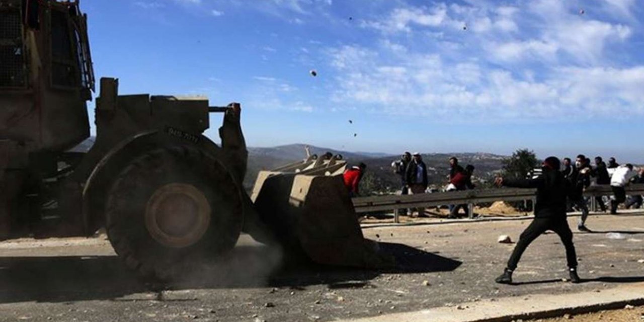 Batı Şeria ve Kudüs'te Filistinliler ile işgalciler arasında çatışmalar yaşandı