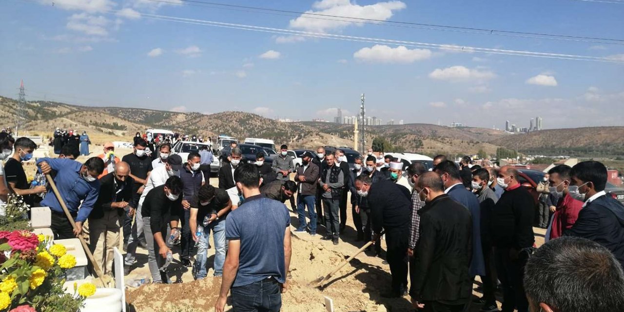 Şehid Muhammed Ali Uslu’nun annesi defnedildi