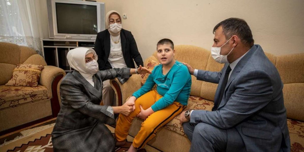 Meral Bilmez, fedakâr babayı evinde ziyaret etti