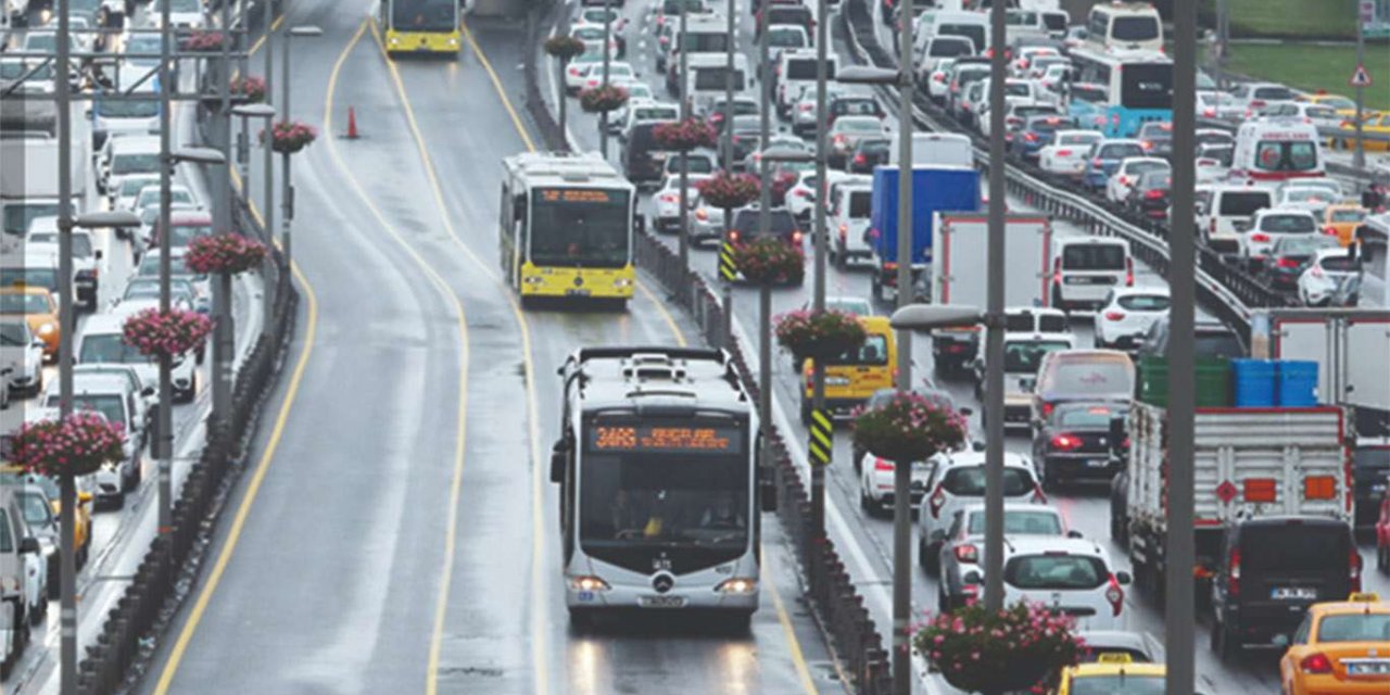 Edirnekapı metrobüs durağında yenileme çalışması yapılıyor