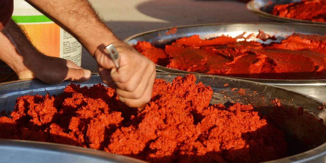 Bin bir emekle hazırlanan biber salçası geçim kaynağı oldu