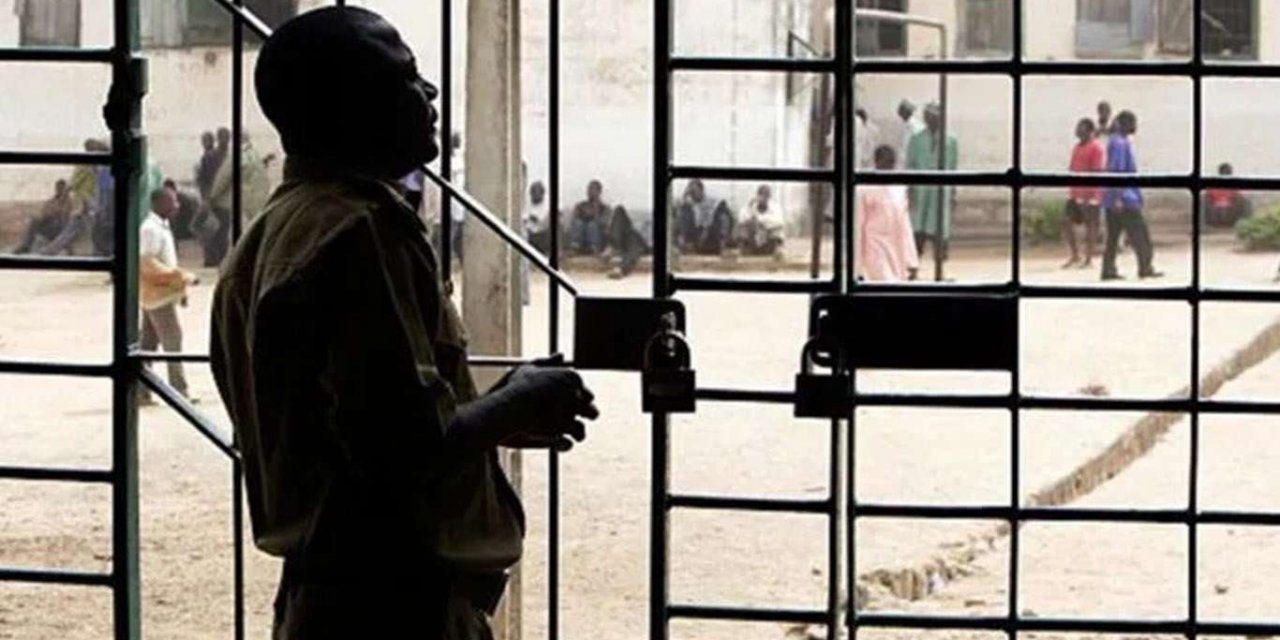 Nijerya'da 2 cezaevinden 2 binden fazla mahkûm kaçtı
