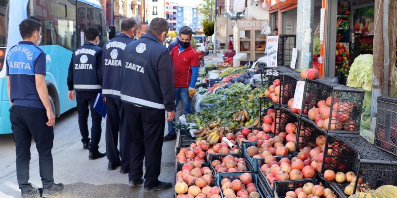Van’da belediye ekipleri kaldırım ve yollarda denetim gerçekleştirdi