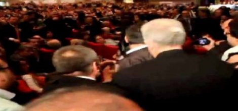 Baro Genel Kurulu'nda avukatlar gazeteciyi darp ettiler!