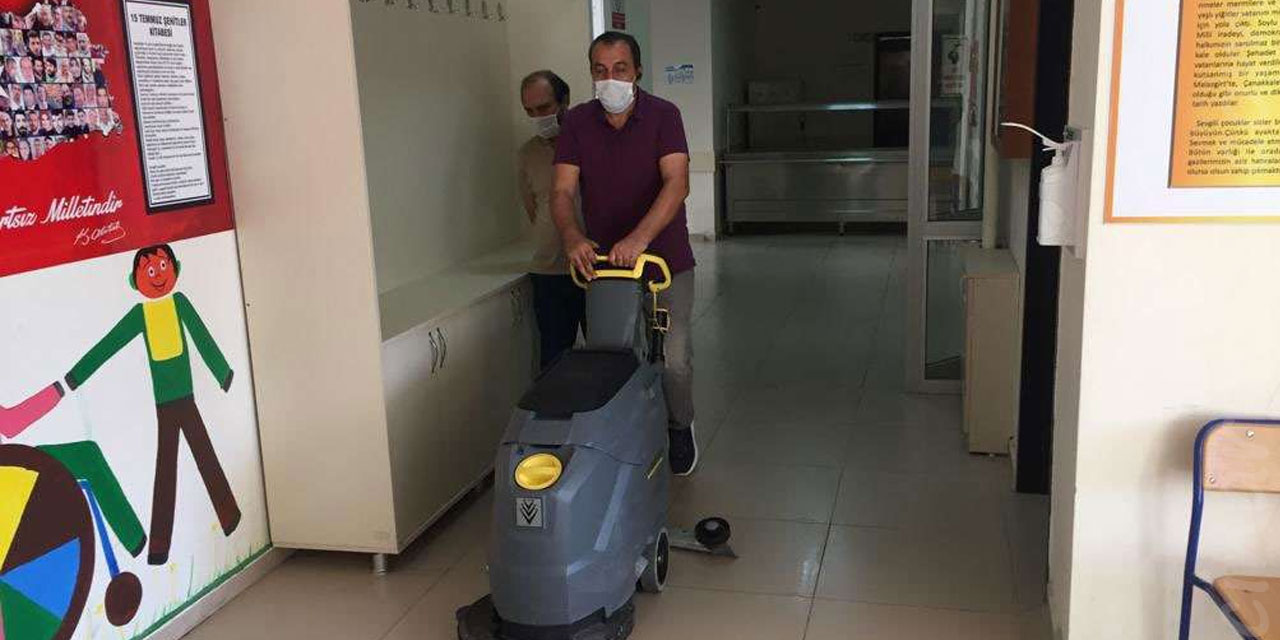 Adıyaman'da okullar kapalı günlerde dezenfekte ediliyor